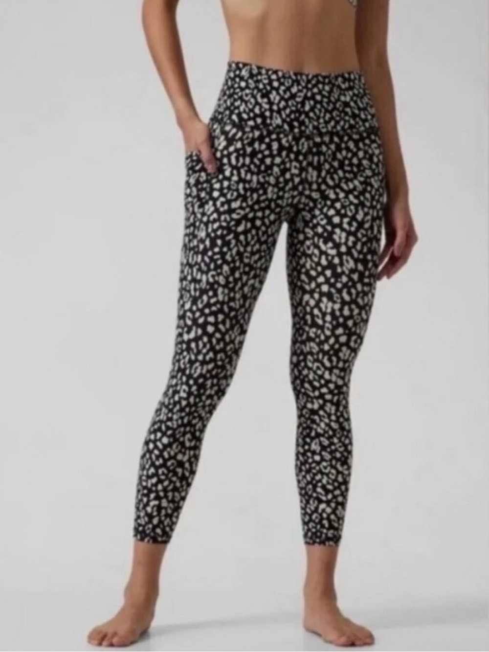 Athleta Salutation Stash Pocket II Leopard Printed 7/8 Tight Leggings Size S